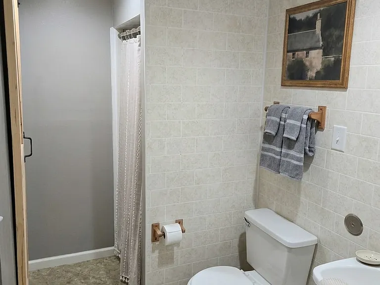 531 S 215th St — Photo 16