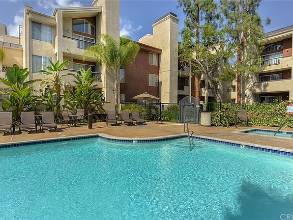 2nd image of 5510 Owensmouth Ave APT 102