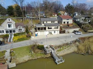 895 Riverside Dr, Vermilion, OH 44089