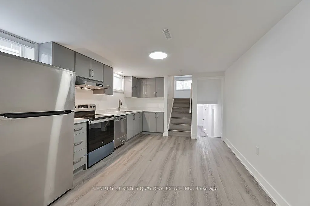 4 bed, $2,400 — Photo 4