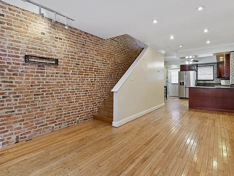 627 S Dean St — Photo 1
