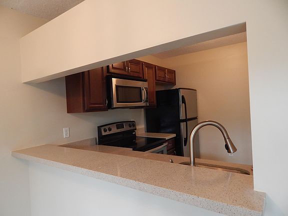 5th image of 19106 Glenmoor Dr