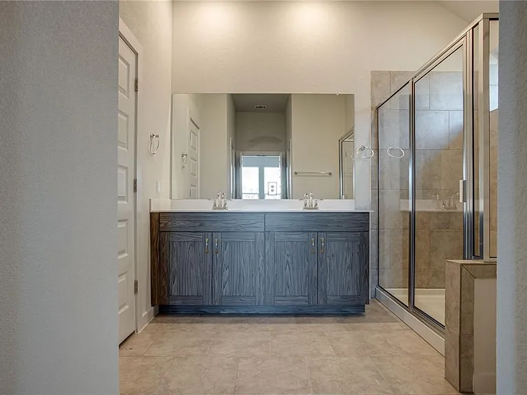 608 Saturnia Dr — Photo 7