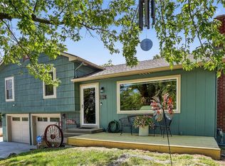 109 NW North Shore Dr, Lake Waukomis, MO 64151