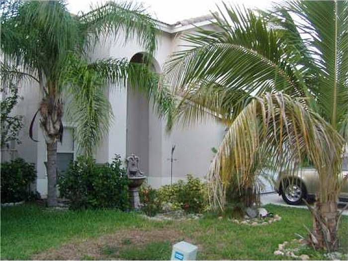 2nd image of 6201 Willoughby Cir