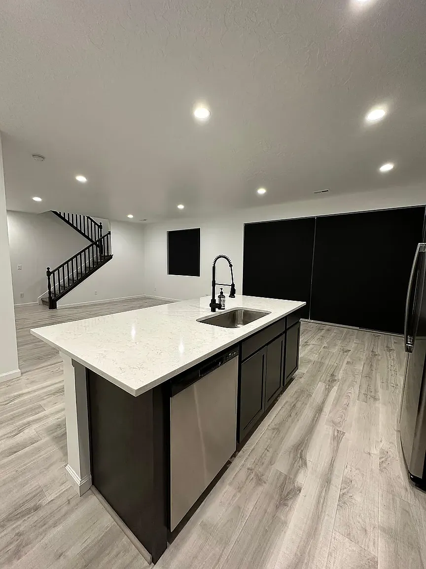 3 bed, 2.5 bath, 1900 sqft, $2,350 — Photo 2