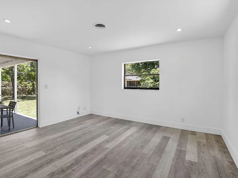 5804 NW 14th St — Photo 20