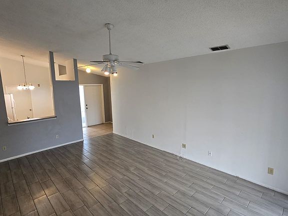 3rd image of 310 Phlox Dr #310