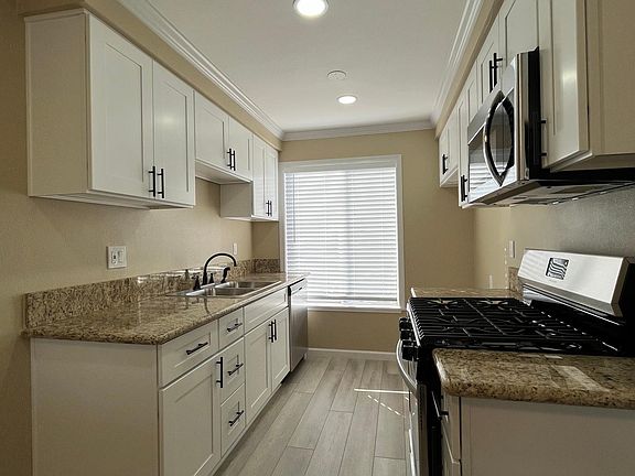 5th image of 7601 Wyoming St #12