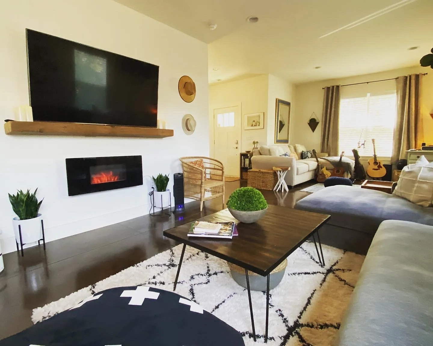 3 bed, 2.5 bath, 1492 sqft, $2,400 — Photo 3