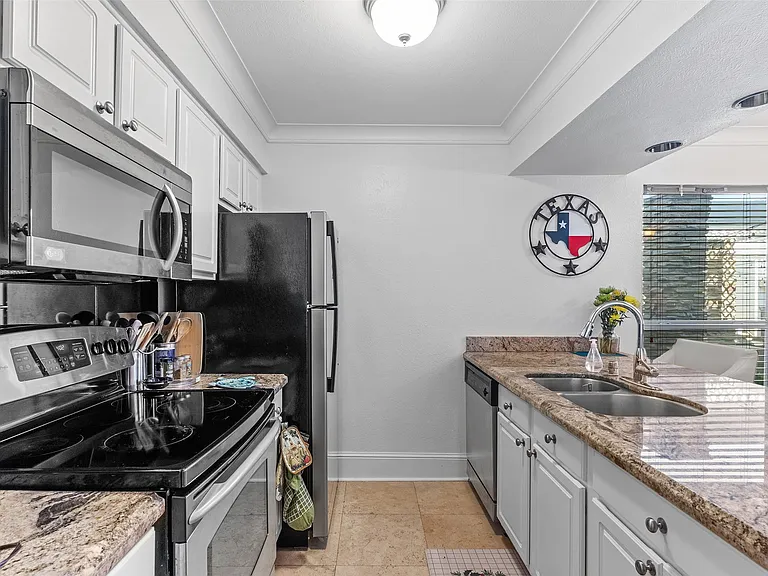 5904 Sandhurst Ln #147 — Photo 4