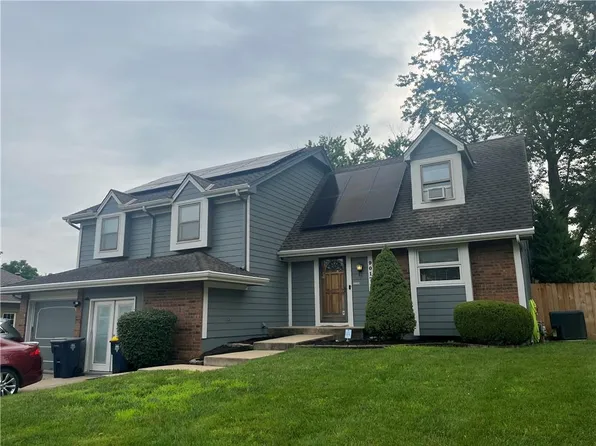 9017 Crescent Ct, Kansas City, MO 64138