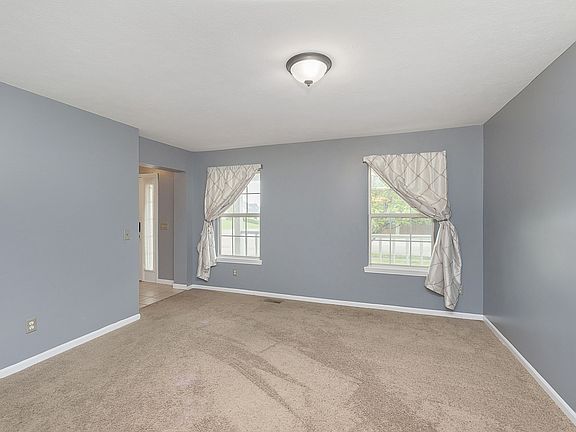 4th image of 2128 Fullerton Dr