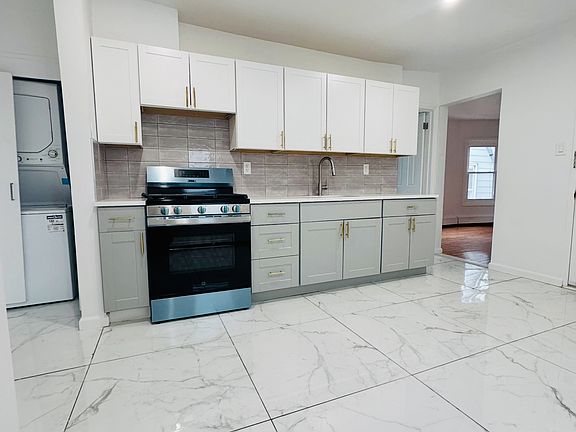 2nd image of 23 Valley Pl APT 2