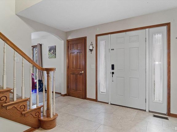 3rd image of 901 Greengate Ct