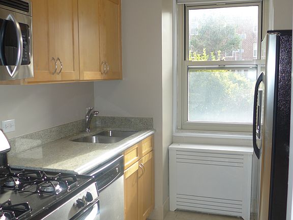 5th image of 330 Greenwich St
