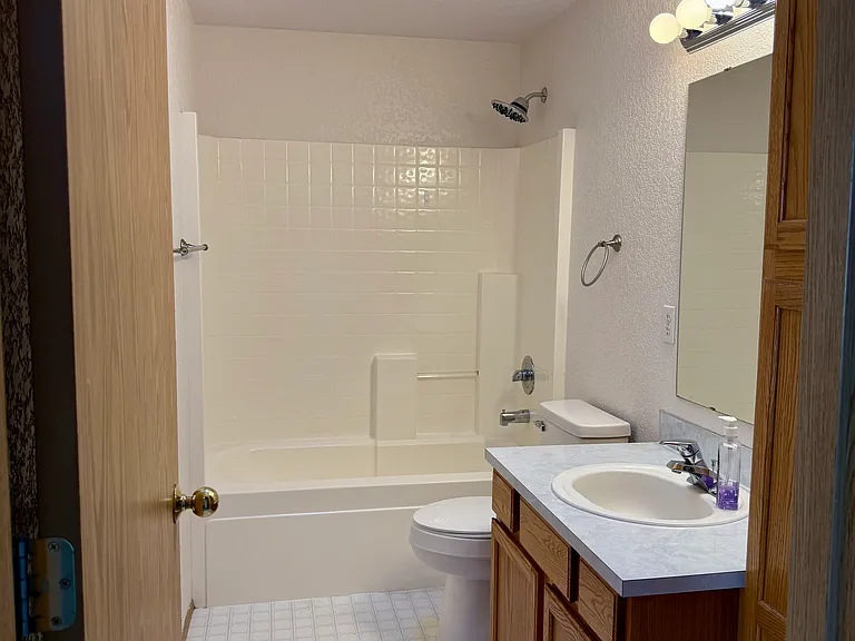 2nd floor Bathroom