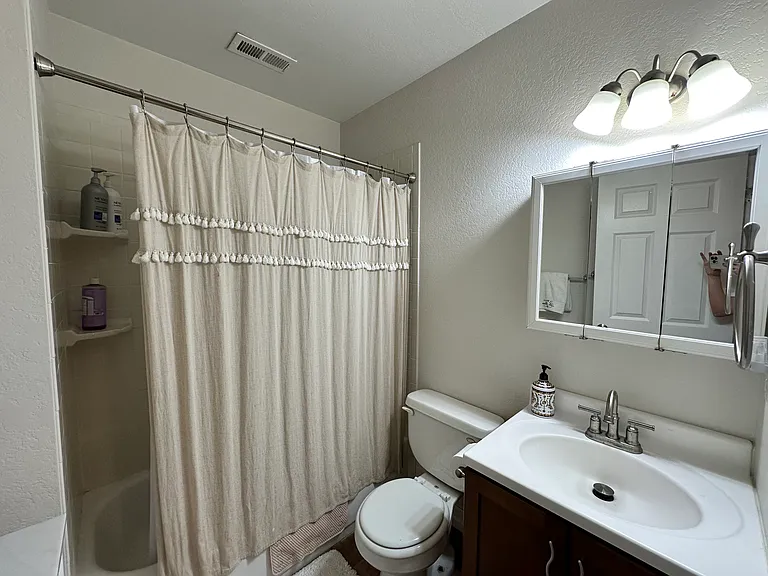 2411 S Race St — Photo 32