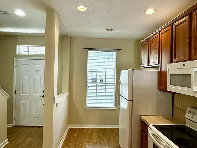 1496 Fieldview Dr — Photo 4