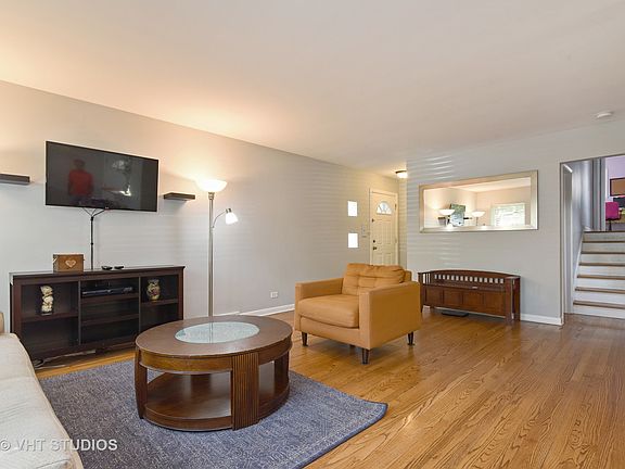 3rd image of 6815 N Kedvale Ave