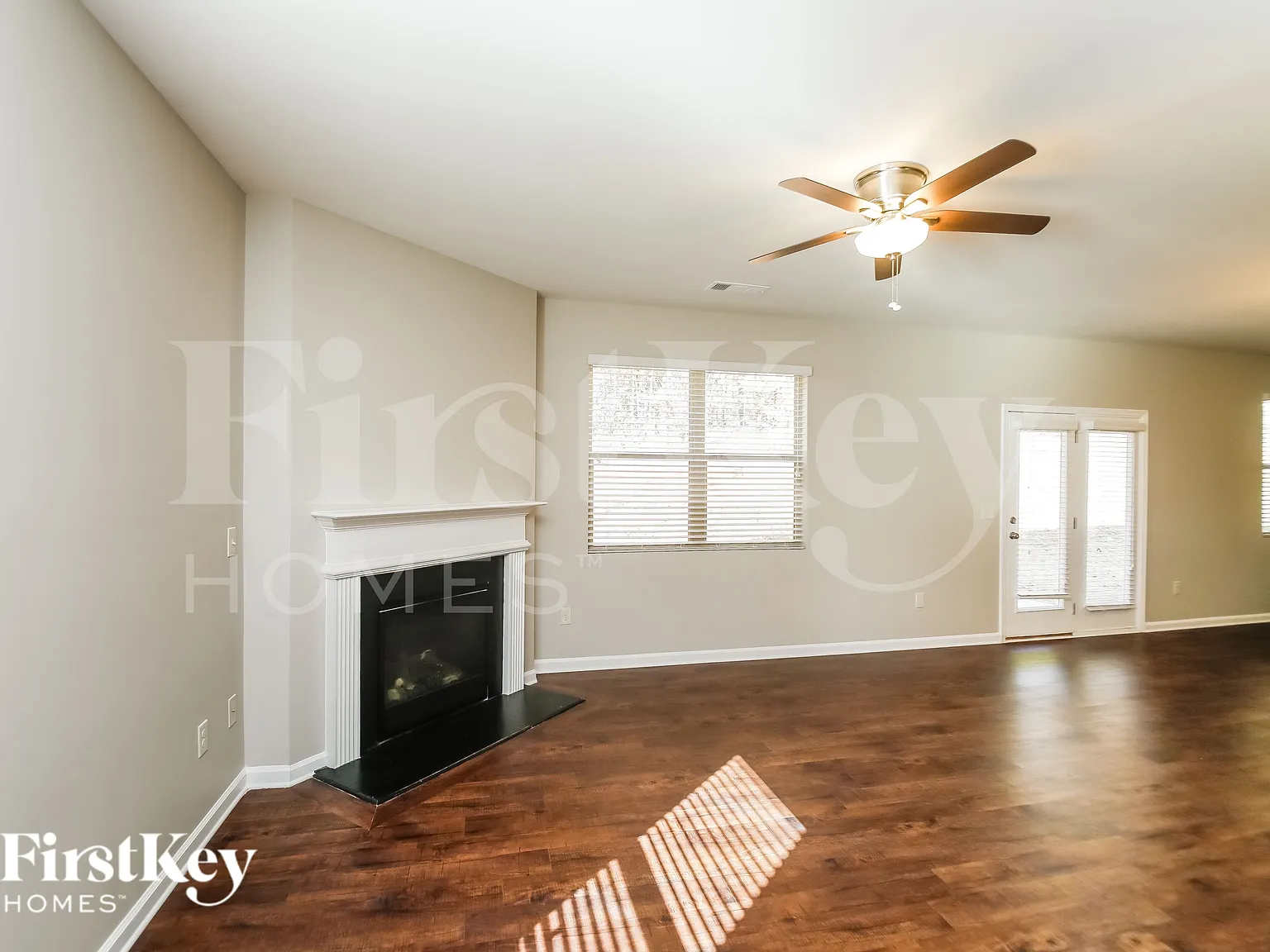4 bed, 2.5 bath, 2432 sqft, $1,950 — Photo 2