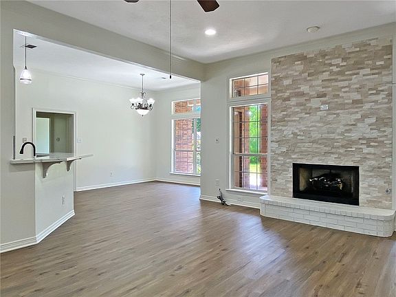 2nd image of 2100 Walnut Grove Ct