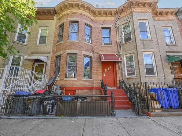 22 Chestnut Street image 1 of 9