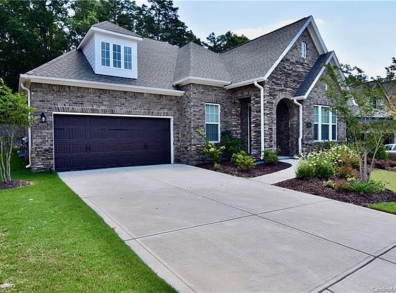 3rd image of 2031 Massy Clark Dr