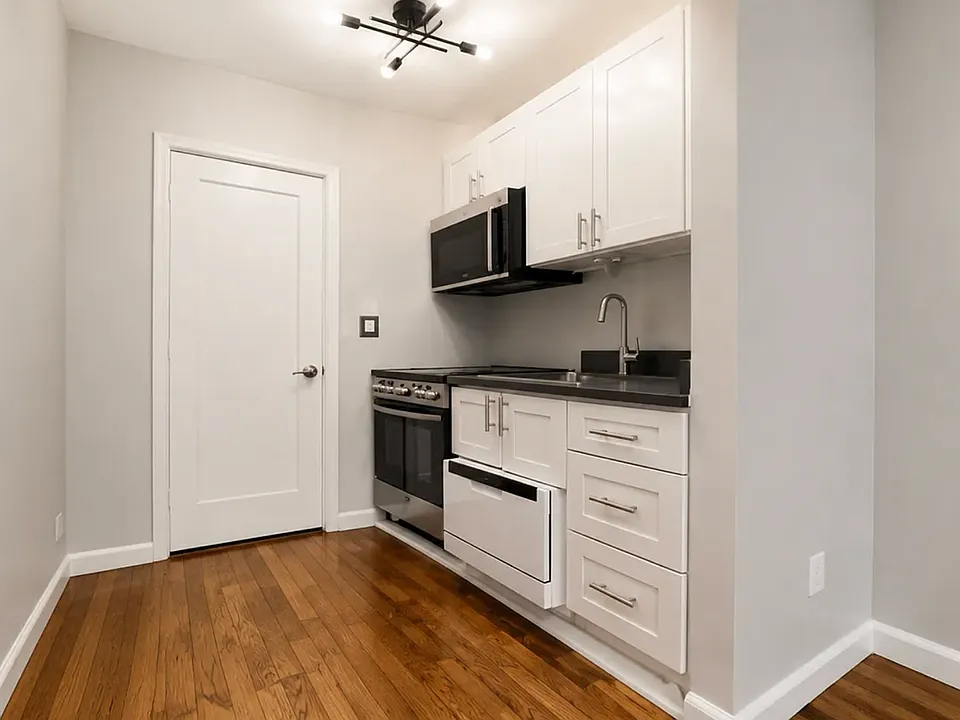 145 E 26th St #5E