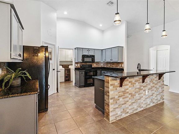 5th image of 402 Rio Grande Ct