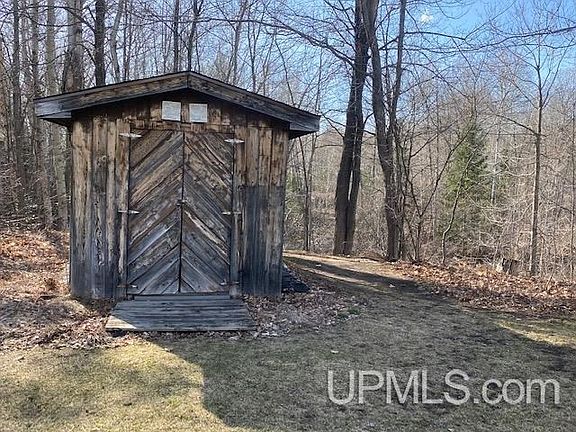 2nd image of 215 Cedar Ln