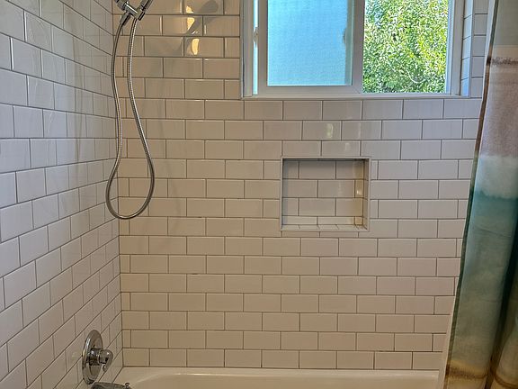 4th image of 1915 Wildwood Way APT 2