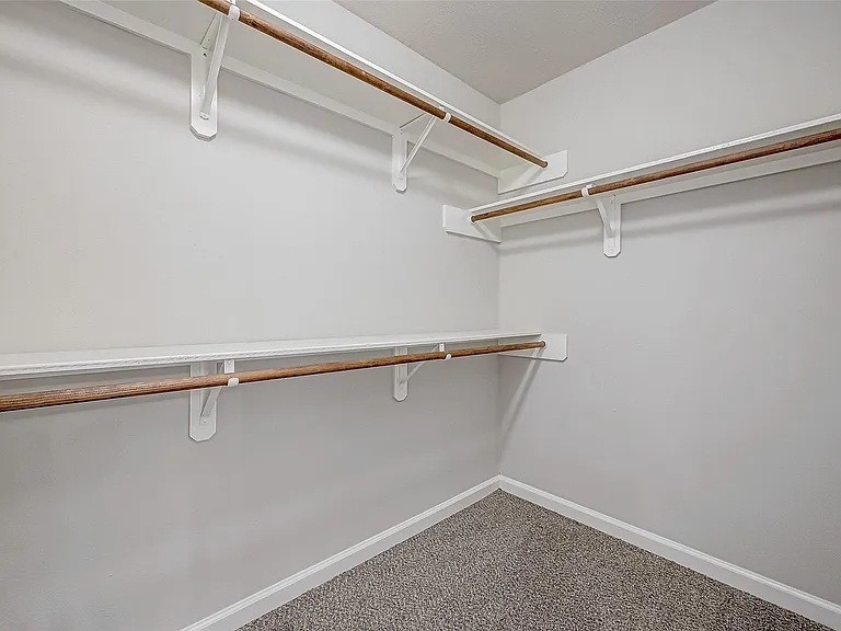 5622 Valkeith Dr — Photo 32