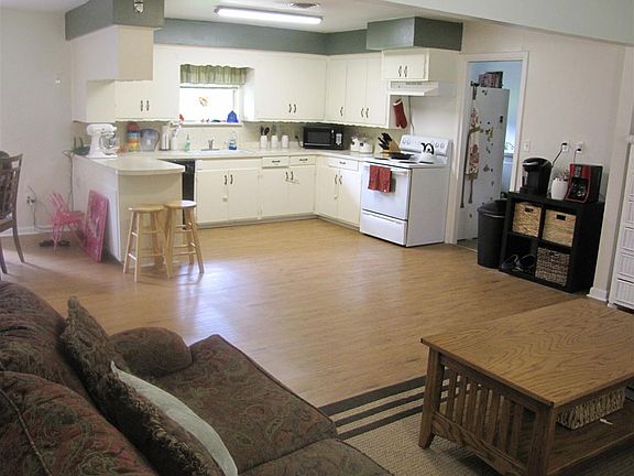 5th image of 156 Woodland Cir