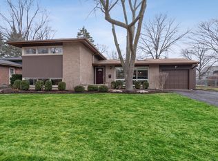 700 Timber Hill Rd, Deerfield, IL 60015