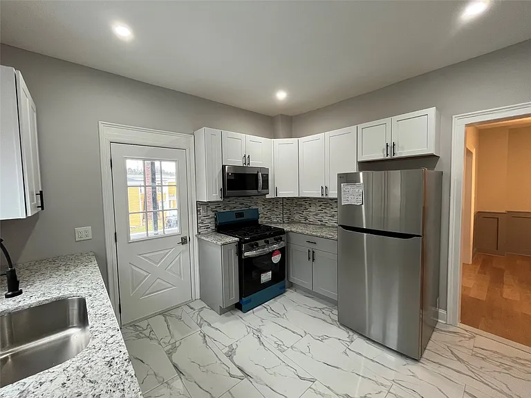 14 Allen St — Photo 13