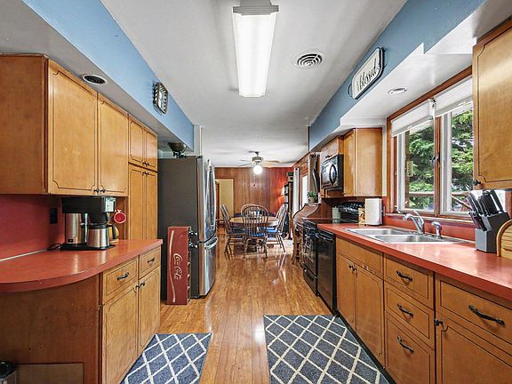 5th image of 324 Fair Lane Dr NW
