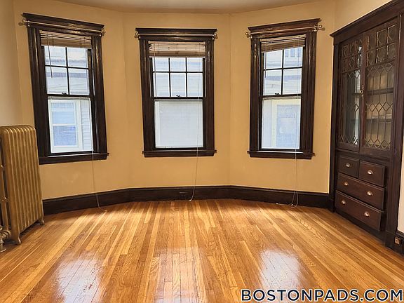 3rd image of 336 Faneuil St #208947