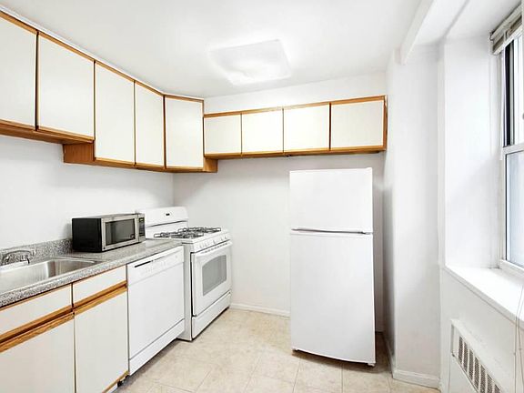 2nd image of 100 Overlook Ter APT 216