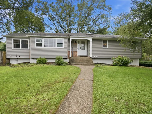 37 Storyland Lane, East Setauket, NY 11733