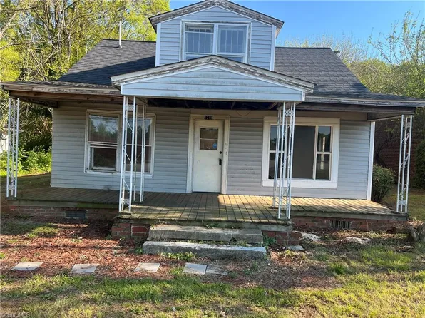 1219 W Market Center Dr, High Point, NC 27260