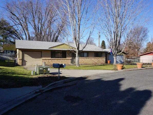 201 Canyon Dr, Prosser, WA 99350