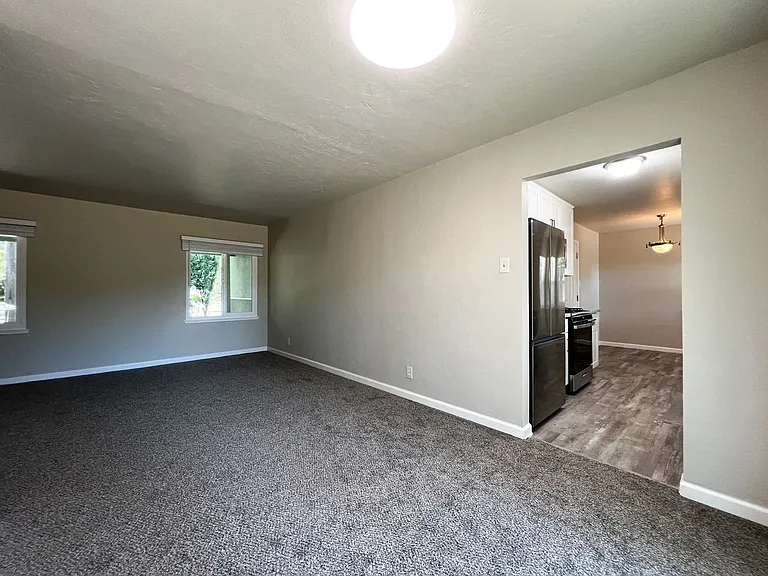 2105 Locust St — Photo 9