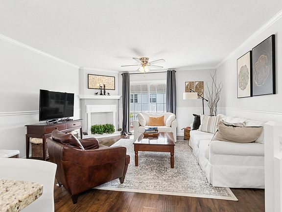 5th image of 5589 Mesa Falls St #15