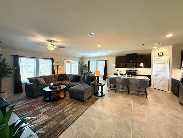 4 bed, 3.0 bath, 2070 sqft, $3,300 — Photo 3