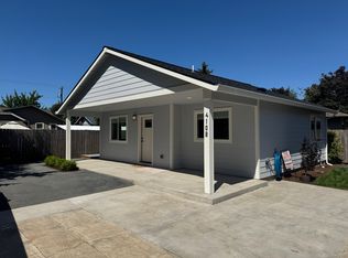 410 S 3rd St #B, Silverton, OR 97381