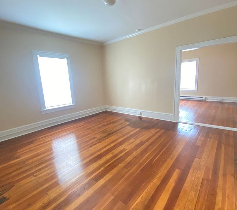 1st image of 119 18th St SE