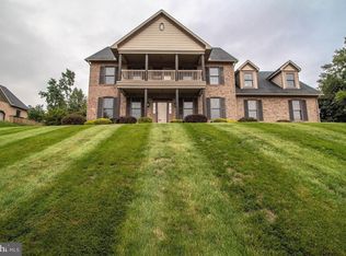 1531 Hearthside Dr, Chambersburg, PA 17202
