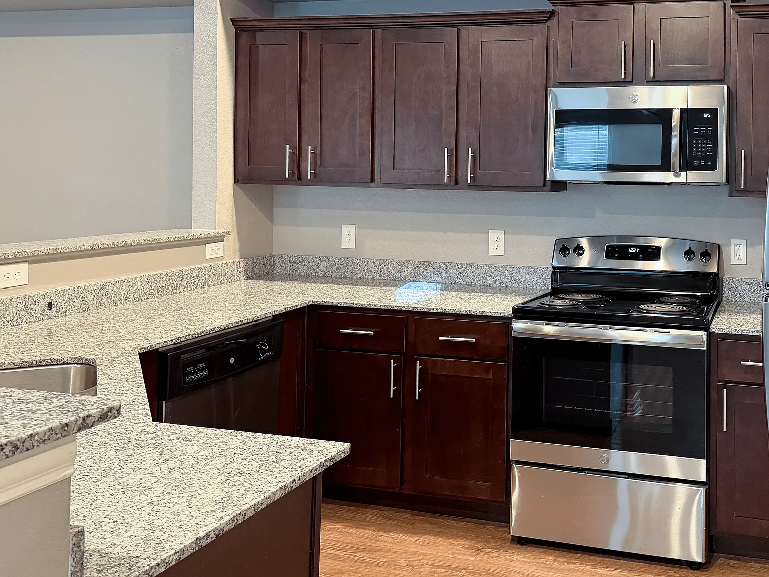 Willow Creek Apartments — Photo 4