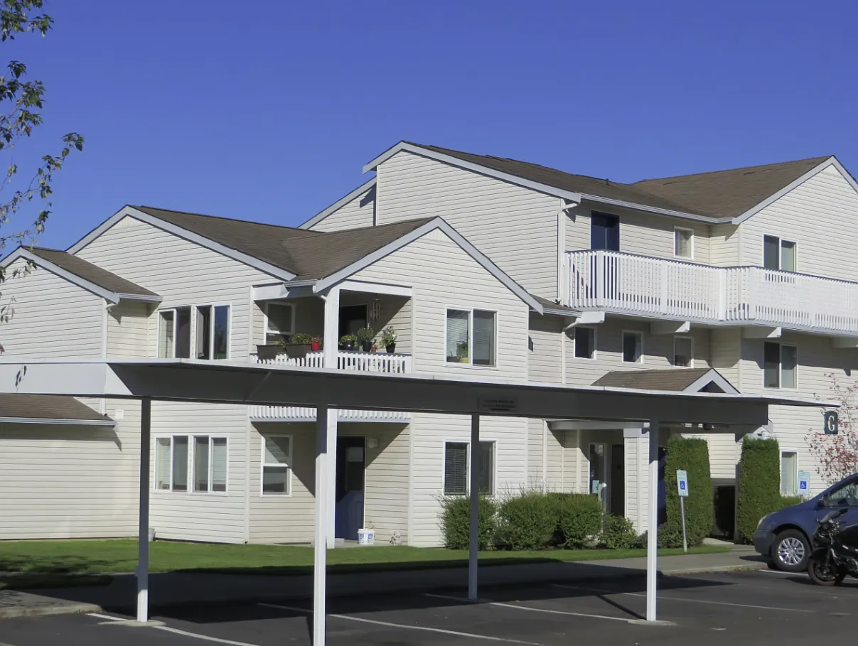 Cedars on 67th Apartments — Photo 3